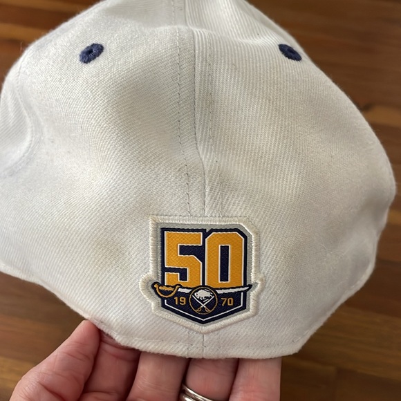 Buffalo Sabres hat - Picture 3 of 5